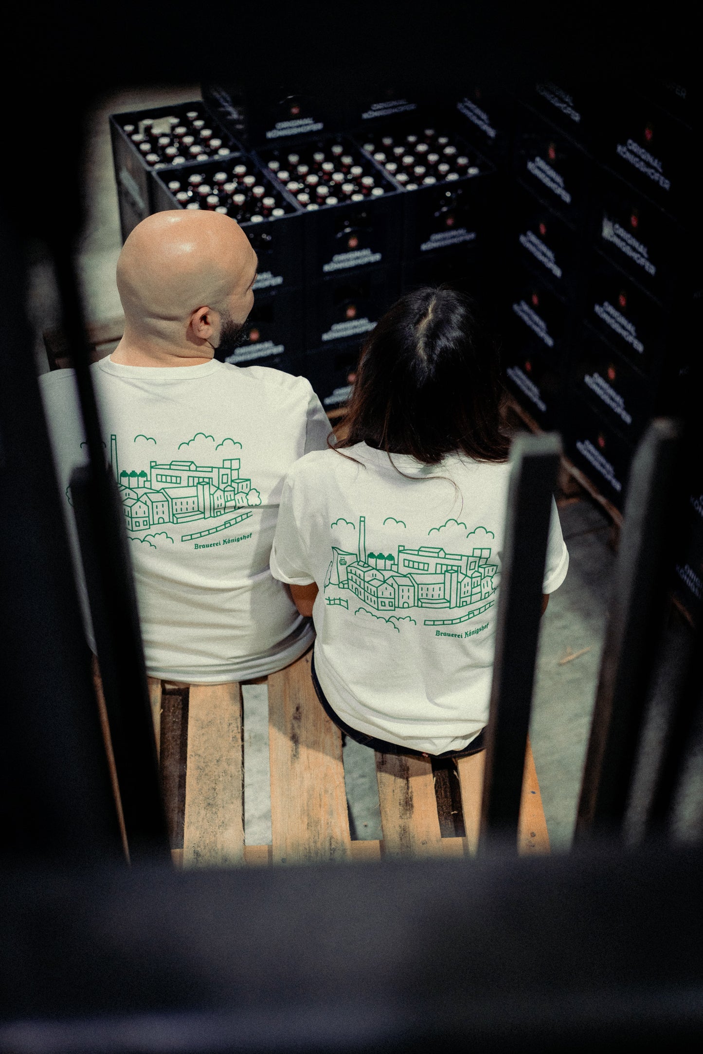 Weißes T-Shirt mit Brauerei-Abbild Backprint