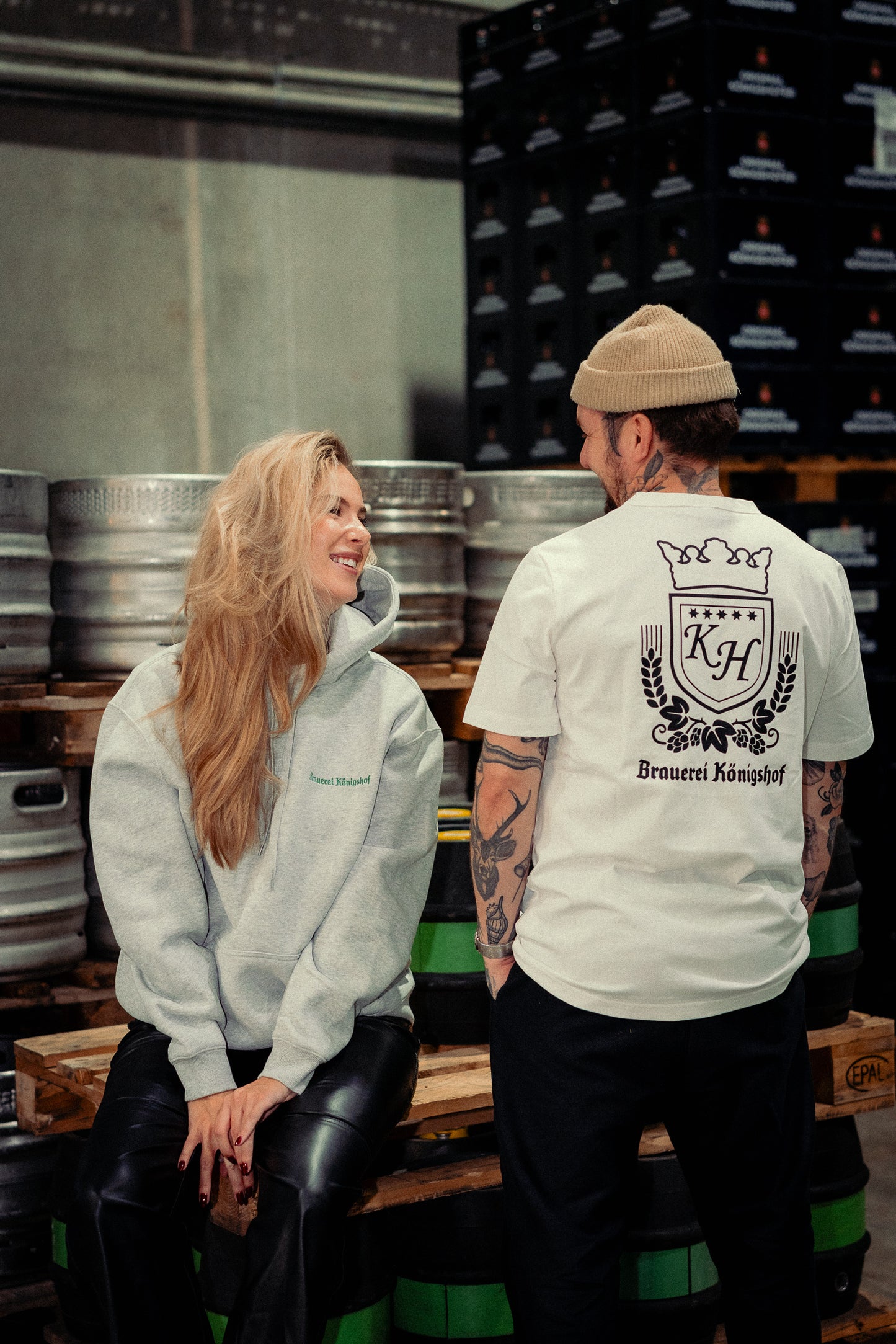 Weißes T-Shirt mit Brauerei-Logo Backprint