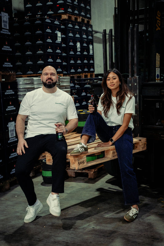 Weißes T-Shirt mit Brauerei-Abbild Backprint